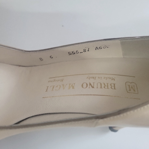 Bruno Magli Women's Vintage Leather Peep Toes Cream Made in Italy Heels Sz 6 - Picture 7 of 9